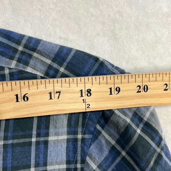 Patagonia Size Medium Navy Plaid Organic Cotton Button Front Shirt EUC - Picture 9 of 10
